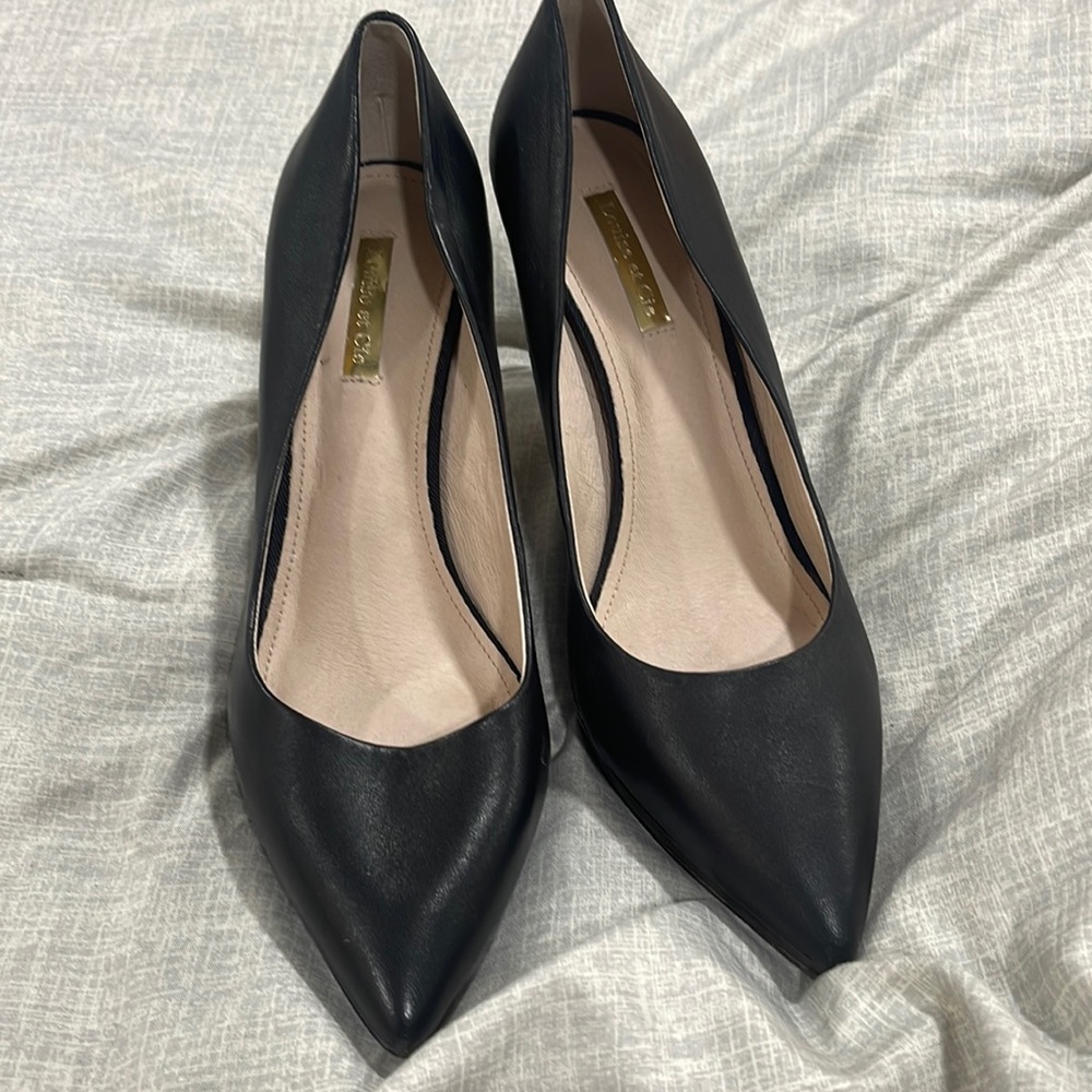 Women size 9 Black hills